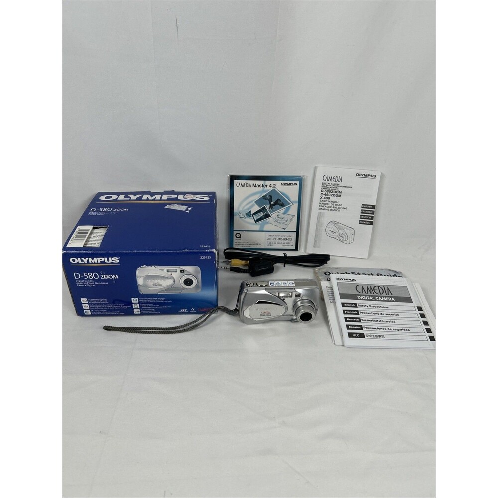 Olympus Camedia D-580 Silver Zoom 4.0MP Digital Camera w/ Memory Card WORKING